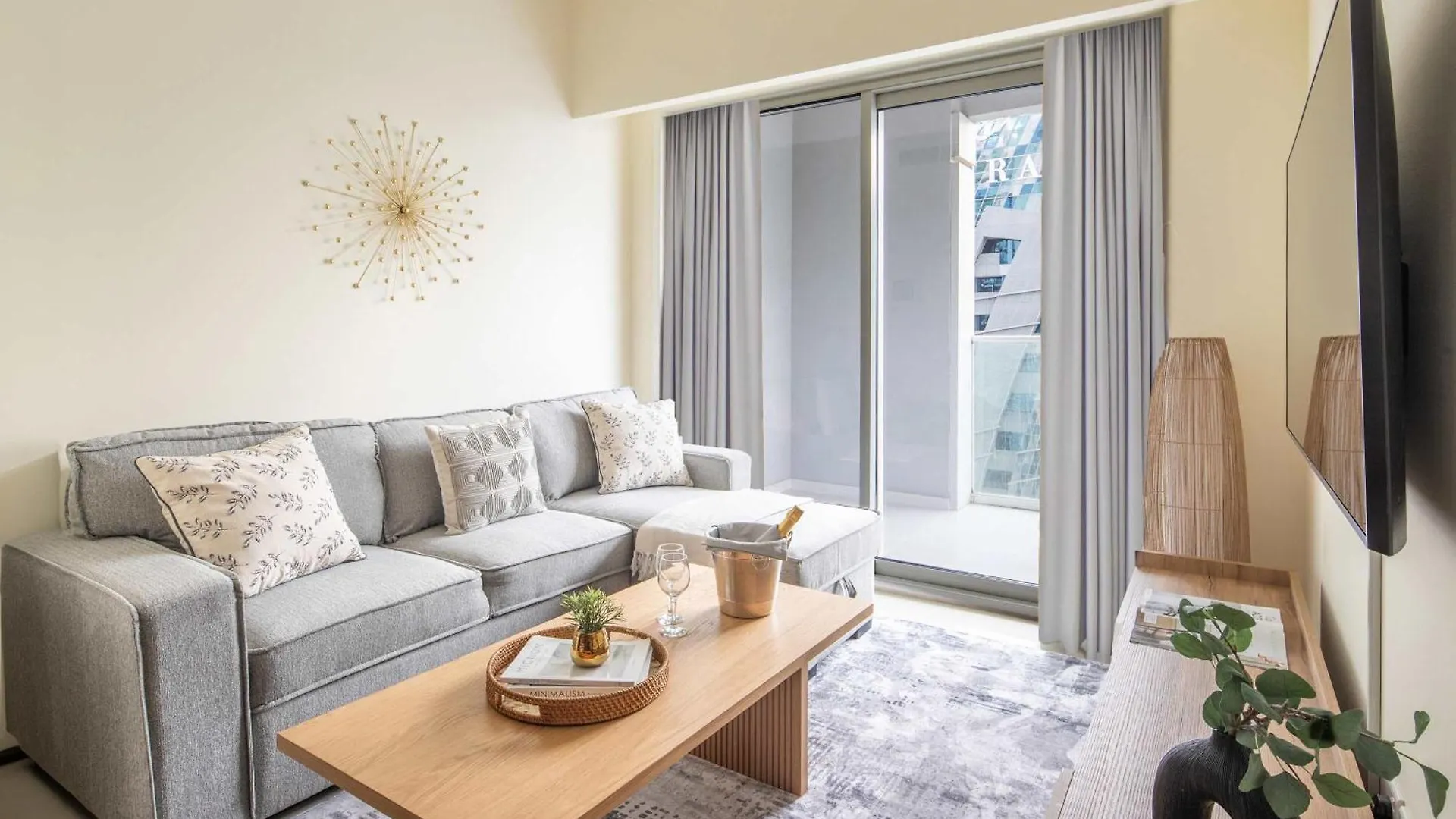 Frank Poter - Vera Residence Dubai