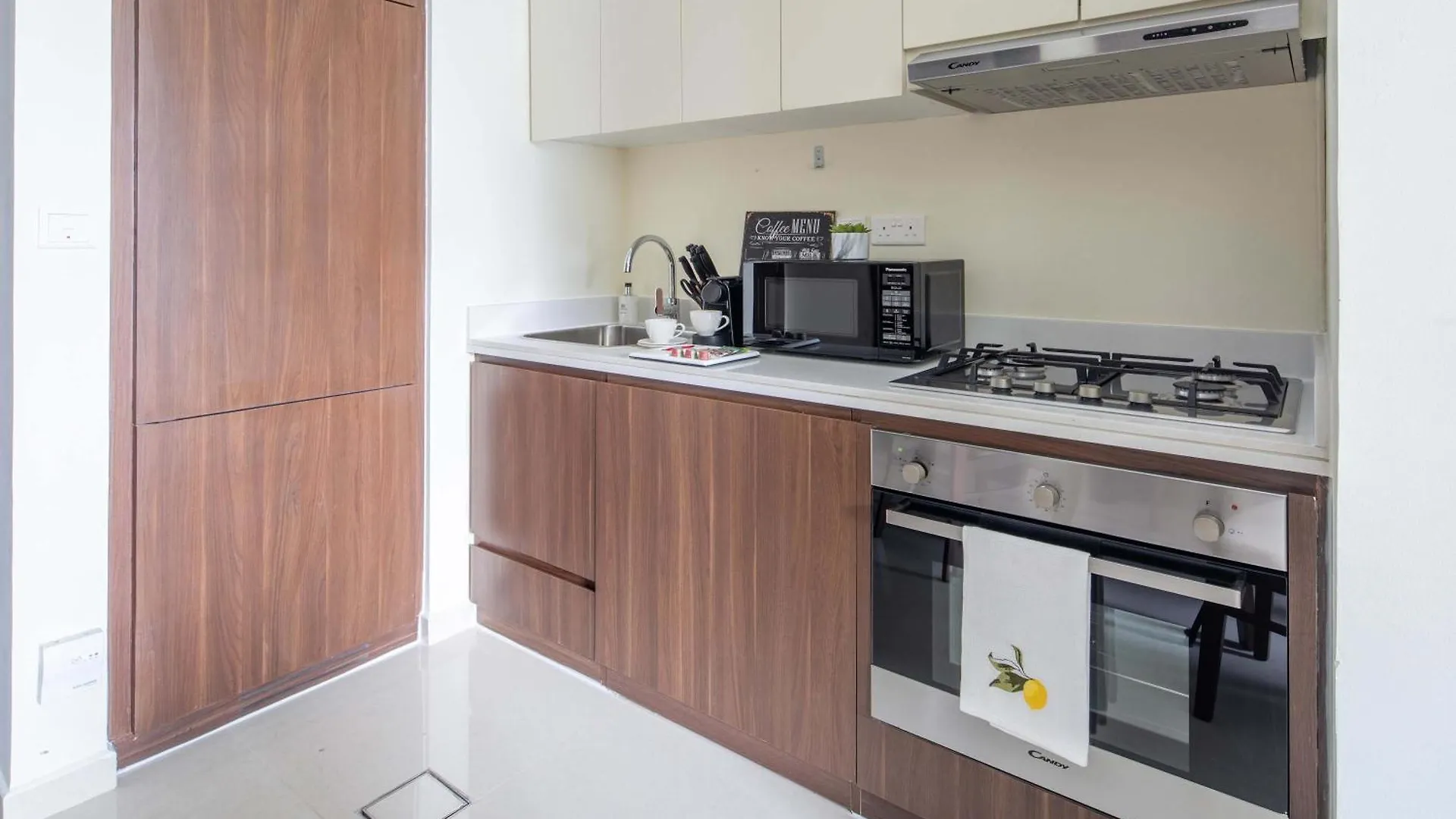 Frank Poter - Vera Residence Dubai United Arab Emirates