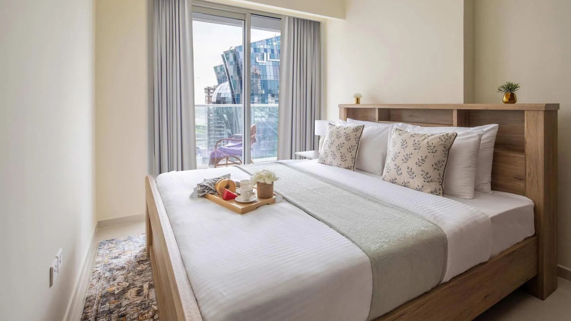 Frank Poter - Vera Residence Dubai